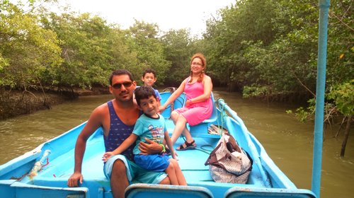 Taxi en Piura, Transporte turistico Piura, Movilidad a Piura, Taxi a órganos, vichayito, las Pocitas, mancora, traslados aeropuertos Piura, TALARA, tumbes, hotel Decameron Punta Sal, Transfer van Privadas, Taxi Seguro, Transporte Cómodo, Transporte Organos, Transporte a Mancora, Transporte vans a Piura 