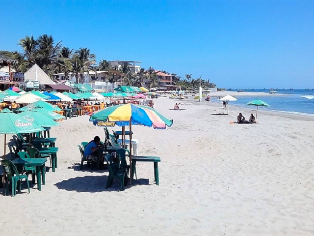 Servicio de taxi privado hacia la playa Los Órganos